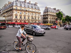 Fahrradfahren hat Vorrang: Tempo 30 auf Pariser Straßen