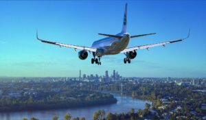 Flugzeug im Anflug über Stadtgebiet – reger Luftverkehr